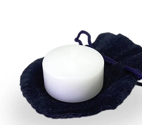 Skin Pad auf einem dunkelblauen Hintergrund