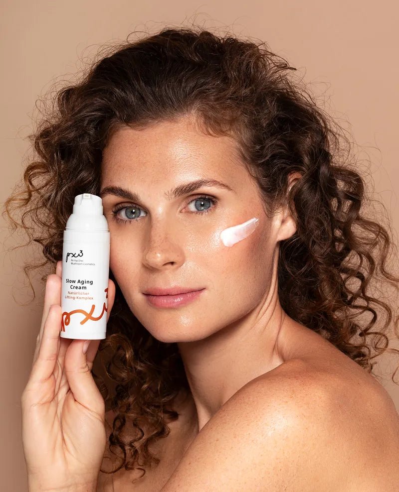 Tages - und Nachtcreme - Pe mal Drei Slow Aging Cream - Natürlicher Lifting - Komplex - NaturkosmetikPe mal Drei Kornkammer Natur