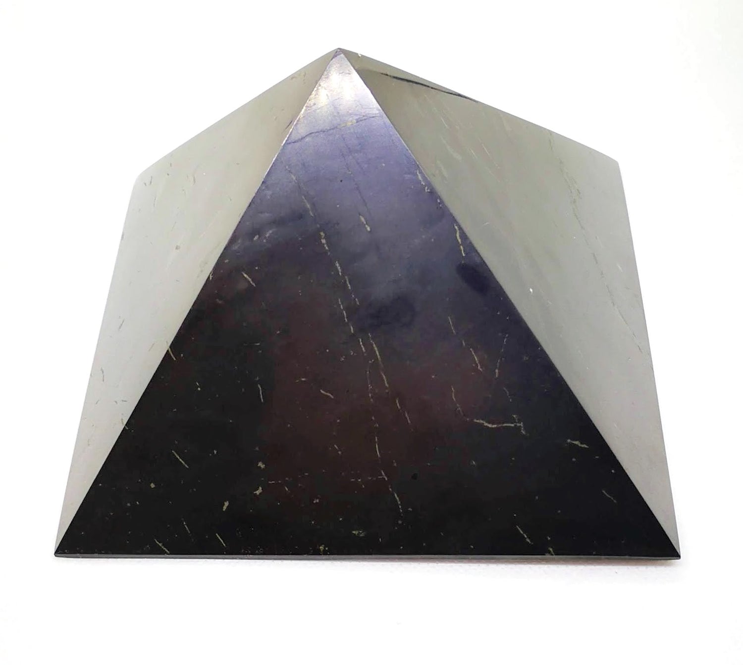 Pyramide aus Schungit Strahlen Wohlbefinden Körper Feinstofflich Kornkammer Natur