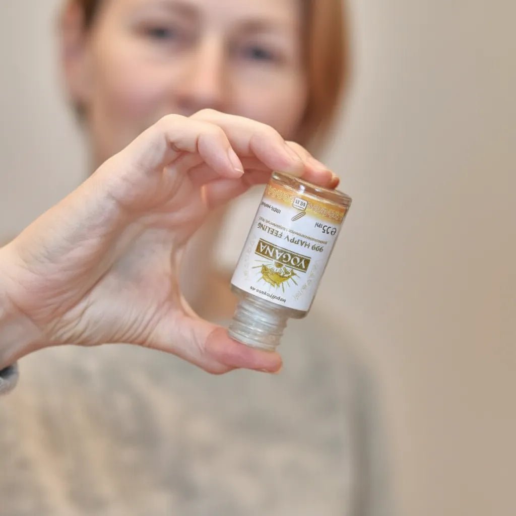 999 Happy Feeling - Deo Yogana Kornkammer Natur Frau mit Produkt